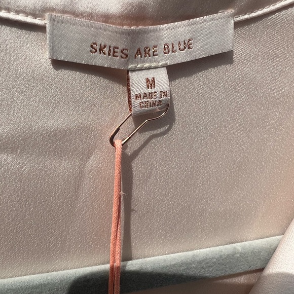 DREAMY CREAMY, SO RICH THEY’LL THINK YOU WON THE LOTTO. SKYS ARE BLUE. SIZE M - Picture 4 of 5